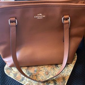 COACH Beautiful NEW saddle (dark tan) leather handbag